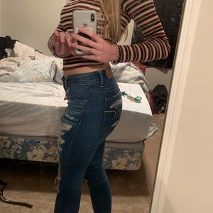 Distressed light jeans